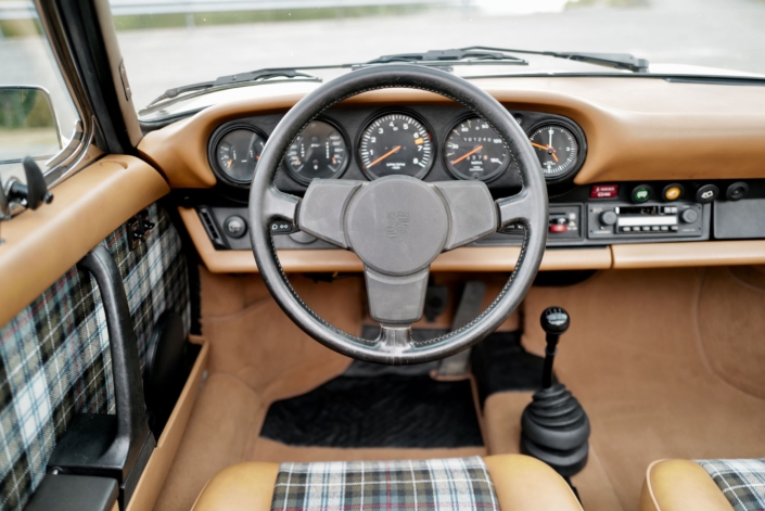 1976 911S Targa Saharabeige – 46