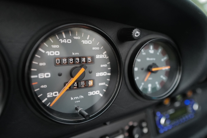 1992 Porsche 964 Carrera 2 Cabriolet Korallenrotmetallic – 34